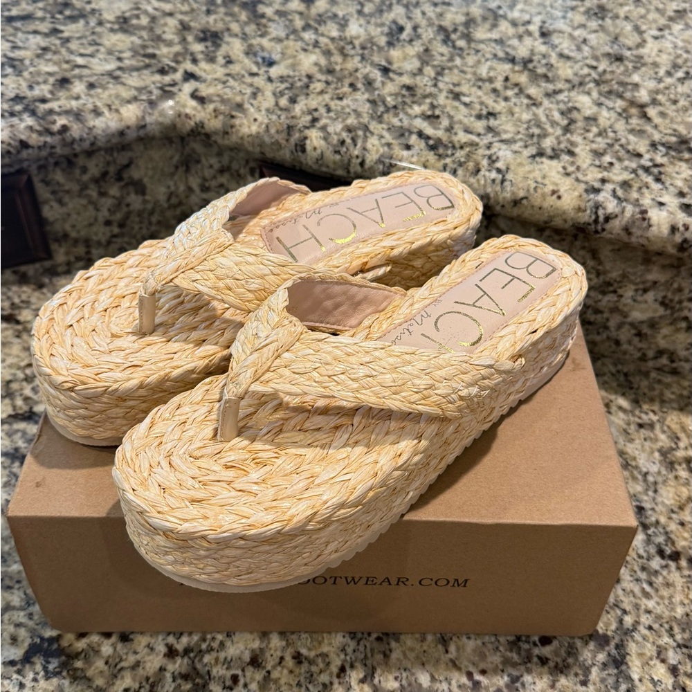 Brand new Beach by Matisse woven sandals
